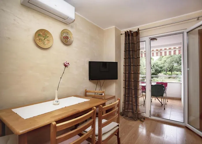 Ulika * Ρόβινι